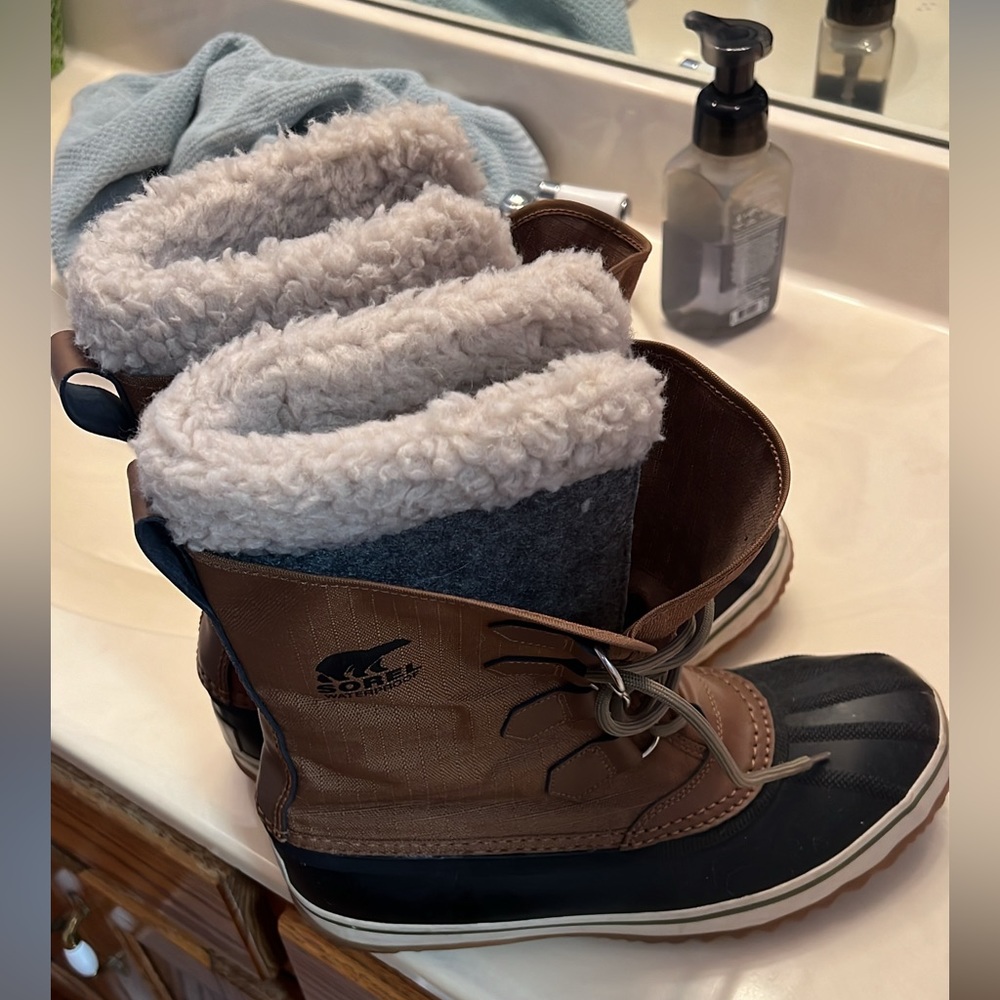 Men’s Sorel winter boots. Excellent condition